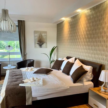 Chance Apartman Buekfuerdo Luaran gambar